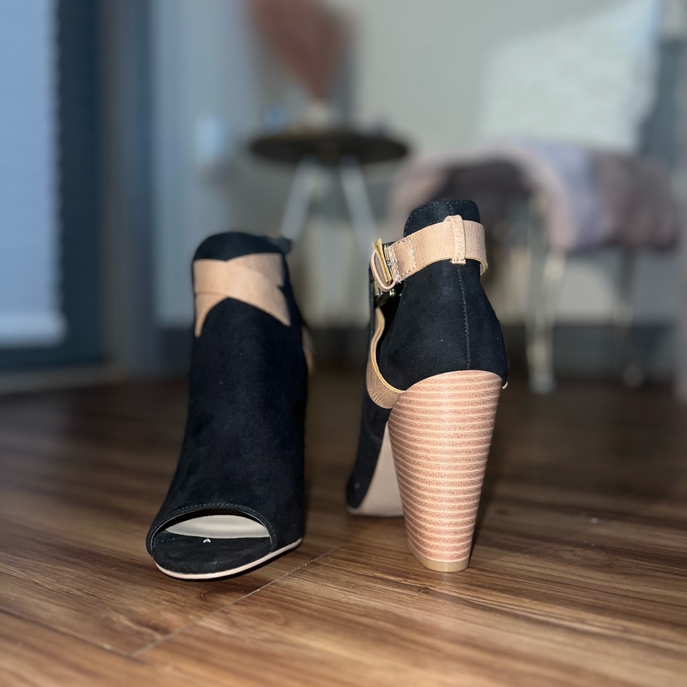 Open Toe Black and Tan wedges